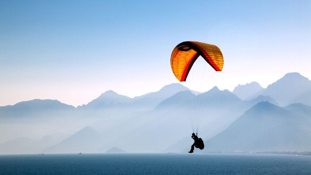 Ever wanted to paraglide in the mountains in Pakistan. Add them to the your next travel list